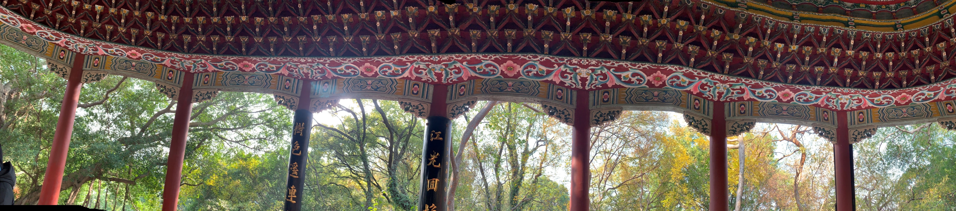 Figure 1. A panorama of a pavilion’ interior, photographed by Lù on January 1, 2025.